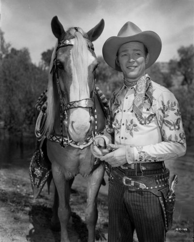 jack-freulich-roy-rogers-posed-with-his-horse-800x800